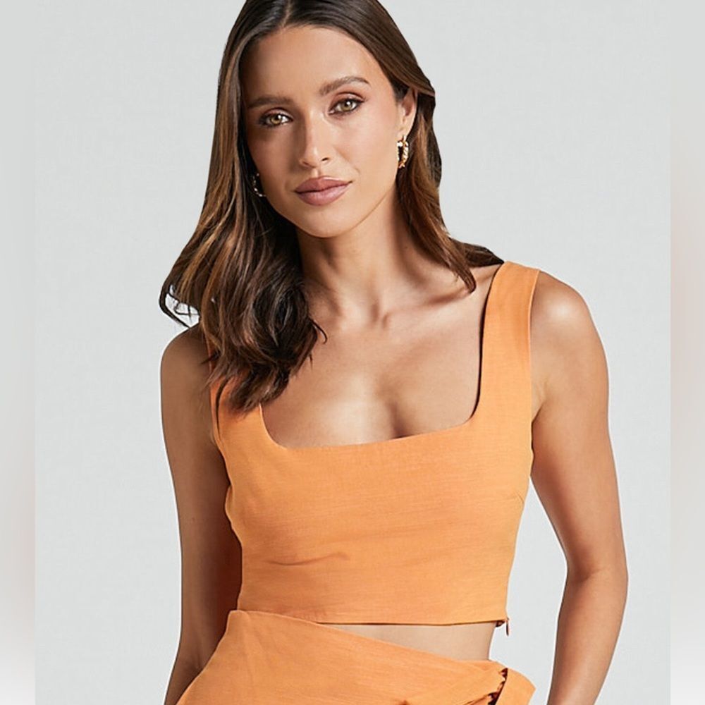 NWT Showpo. Polina orange linen look crop top. Sz 4.